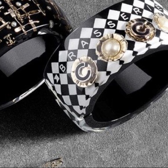 CHANEL Brasserie cuff bracelet - Picture 2 of 6